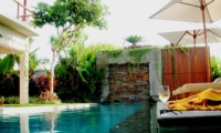 Pool Side Loungers - Villa Tenang - Batubelig, Bali