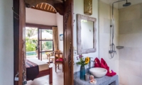 Bedroom and Bathroom - Villa Tibu Indah - Canggu, Bali