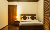 Bedroom with Table Lamp - Villa Tirtadari - Canggu, Bali