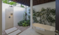 Semi Open Bathroom with Bathtub - Villa Tjitrap - Seminyak, Bali