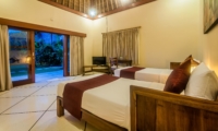 Twin Bedroom with Garden View - Villa Vara - Seminyak, Bali
