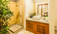 Bathroom with Shower - Villa Vara - Seminyak, Bali