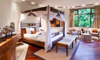 Bedroom with Four Poster Bed - Villa Waru - Nusa Dua, Bali