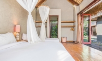 Twin Bedroom with Mosquito Net - Villa Yoga - Seminyak, Bali