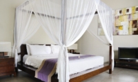 Four Poster Bed with TV - Villa Alice Dua - Seminyak, Bali