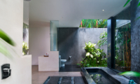 Bathroom with Bathtub - Villa Alice Dua - Seminyak, Bali