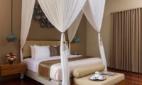 Bedroom with Mosquito Net - Villa Alin - Seminyak, Bali