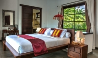 Bedroom with Mirror - Villa Aparna - Lovina, Bali