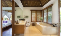 Bedroom and Bathroom - Villa Arika - Canggu, Bali