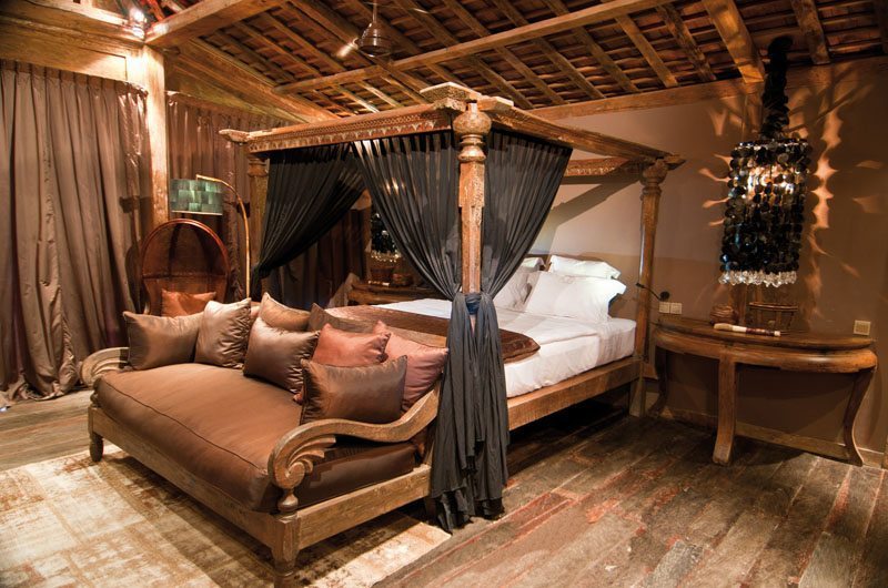 Four Poster Bed with Sofa - Villa Asli - Canggu, Bali