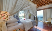 Bedroom and Balcony - Villa Bakung - Candidasa, Bali