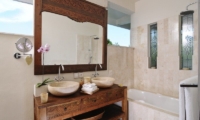 His and Hers Bathroom with Mirror - Villa Beji Seminyak - Seminyak, Bali