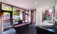 Romantic Bathtub Set Up - Villa Bunga Pangi - Canggu, Bali