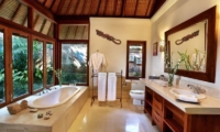 His and Hers Bathroom with Bathtub - Villa Bunga Wangi - Canggu, Bali
