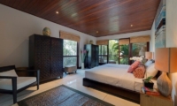 Spacious Bedroom with Seating Area - Villa Capung - Uluwatu, Bali