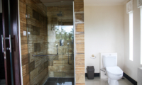 Bathroom with Shower - Villa Cendrawasih Ubud - Villa Kasuari 1 - Ubud, Bali