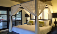 Four Poster Bed with Table Lamps - Villa Condense - Ubud, Bali
