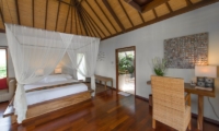 Four Poster Bed with Wooden Floor - Villa Coraffan - Canggu, Bali