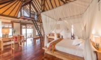Four Poster Bed with Up Stairs - Villa Coraffan - Canggu, Bali
