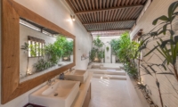 Bathroom with Shower - Villa Coraffan - Canggu, Bali