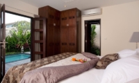 Bedroom with Pool View - Villa Elok - Batubelig, Bali