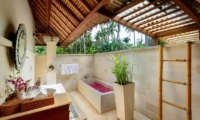 Semi Open Bathroom with Bathtub - Villa Gils - Candidasa, Bali