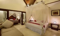 Bedroom with Seating Area - Villa Gils - Candidasa, Bali