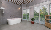 Bathroom with Bathtub - Villa Hasian - Jimbaran, Bali