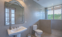 Bathroom with Mirror - Villa Hasian - Jimbaran, Bali