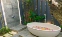 Romantic Bathtub Set Up - Villa Khaleesi - Seminyak, Bali