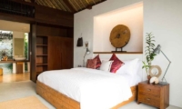 Bedroom and Bathroom - Villa Lago - Nusa Lembongan, Bali