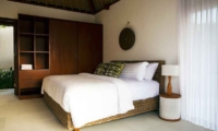 Bedroom with Table Lamp - Villa Lago - Nusa Lembongan, Bali