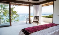 Bedroom and Balcony with Sea View - Villa Lago - Nusa Lembongan, Bali