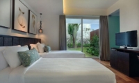 Twin Bedroom with TV - Villa Latitude Bali - Uluwatu, Bali