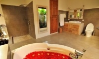 En-Suite Bathroom - Villa Lea - Umalas, Bali