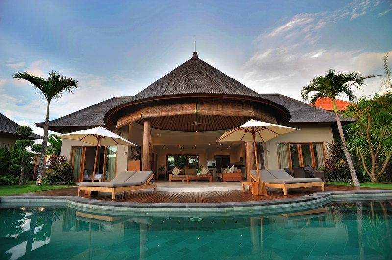 Pool Side Loungers - Villa Lea - Umalas, Bali
