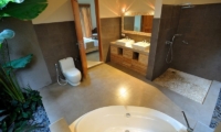En-Suite His and Hers Bathroom - Villa Lea - Umalas, Bali