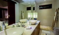 His and Hers Bathroom with Mirror - Villa Lucia - Candidasa, Bali