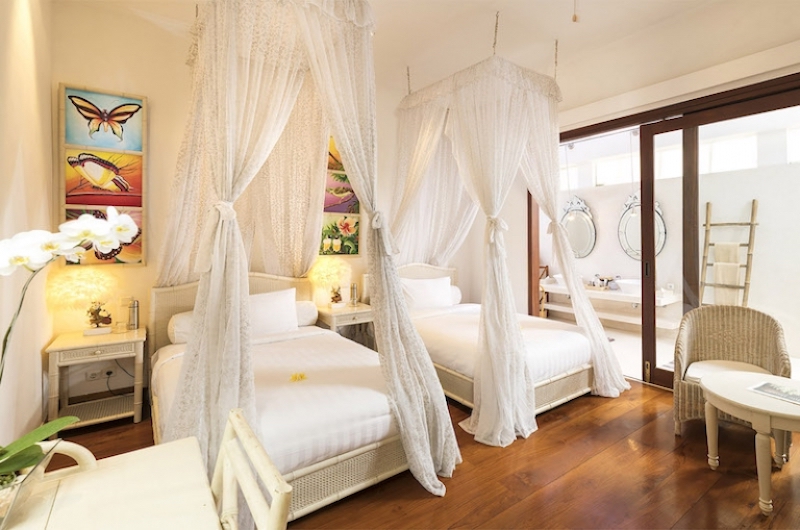 Twin Bedroom with Wooden Floor - Villa Mako - Canggu, Bali
