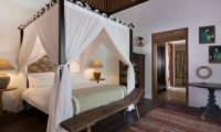 Bedroom with Table Lamps - Villa Mamoune - Umalas, Bali