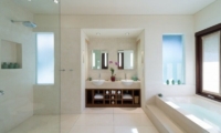 Bathroom with Bathtub - Villa Mata Air - Canggu, Bali