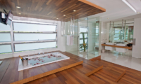 En-Suite Bathroom with Bathtub - Villa Minggu - Seminyak, Bali