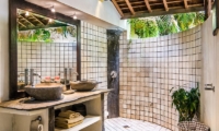 His and Hers Bathroom - Villa Phinisi - Seminyak, Bali
