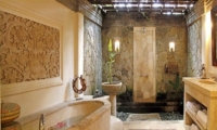 Bathroom with Bathtub - Villa Ria Sayan - Ubud, Bali