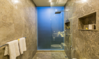 Bathroom with Shower - Villa Roemah Natamar - Canggu, Bali
