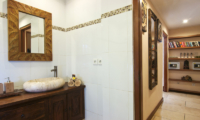 Bathroom with Mirror - Villa Selasa - Seminyak, Bali