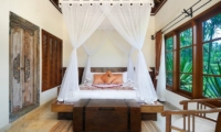Bedroom with Mosquito Net - Villa Semana - Ubud, Bali