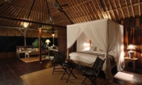 Bedroom with Wooden Floor - Villa Shamballa - Ubud, Bali