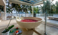 Bathtub with Rose Petals - Villa Stella - Candidasa, Bali