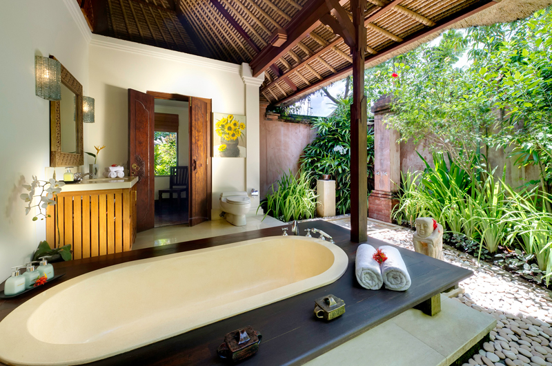 Semi Open Bathroom - Villa Surya Damai - Umalas, Bali
